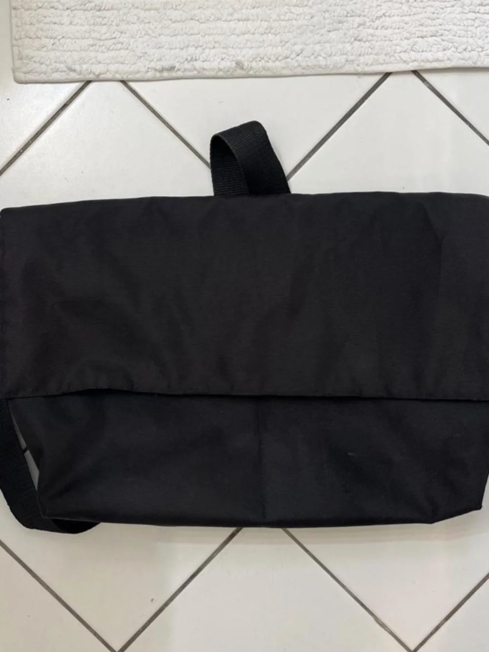 GATE31 Black Messenger Bag with Adjustable Strap
